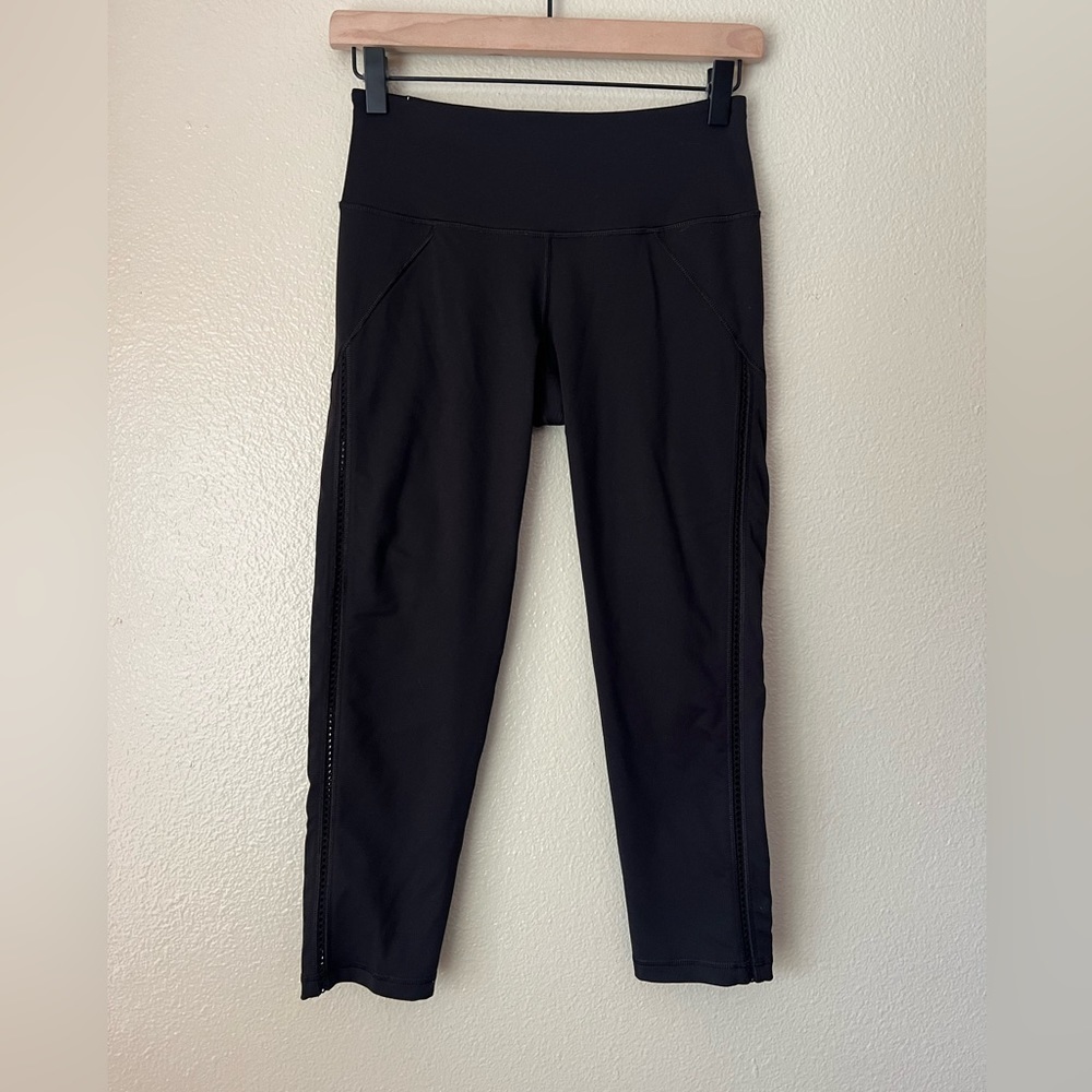 VS Knockout Cropped Leggings 2 for $22 ❇️‎